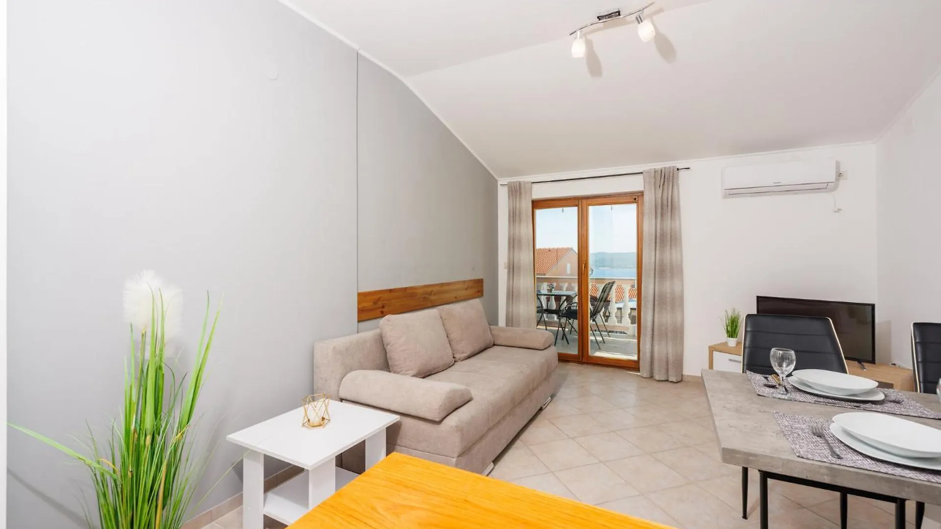 Nina Apartment Crikvenica 0*,